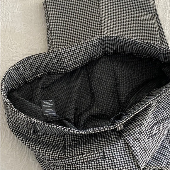 Black and White Woman’s Pull-up Trousers - Picture 3 of 5